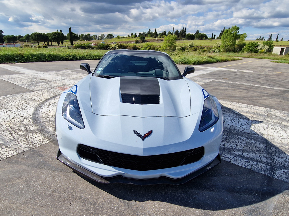 avant d'une Corvette C7
