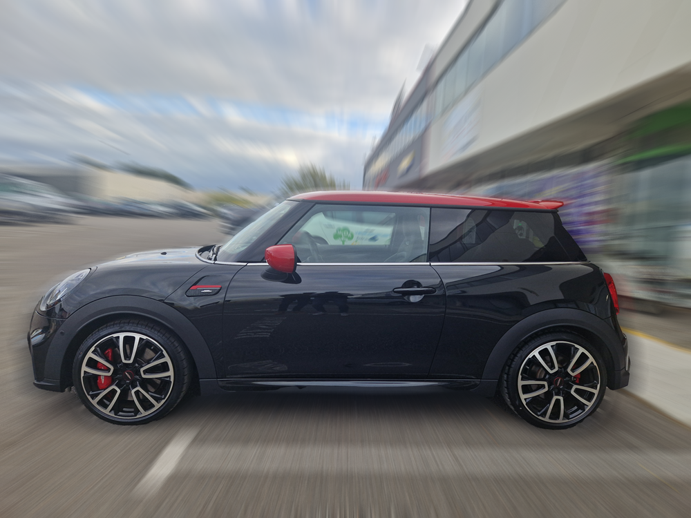 Mini John Cooper Works noire vue de profil